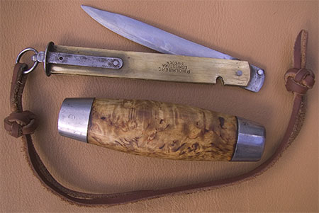 Wayland's barrel knife open - ©  Gary Waidson - Ravenlore Bushcraft and Wilderness skills.